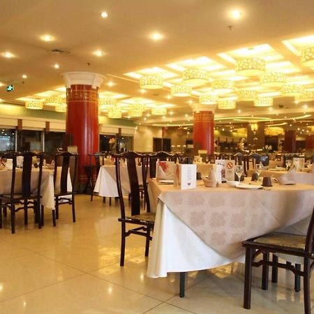 The Center Grand Hotel Янтай Екстериор снимка