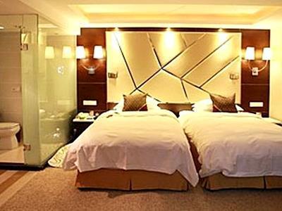 The Center Grand Hotel Янтай Екстериор снимка