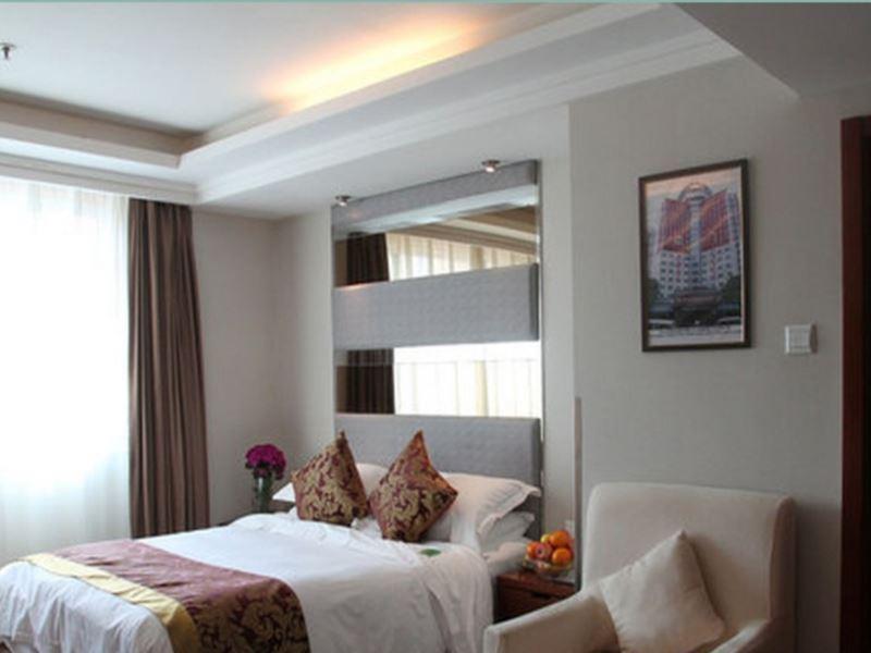 The Center Grand Hotel Янтай Екстериор снимка